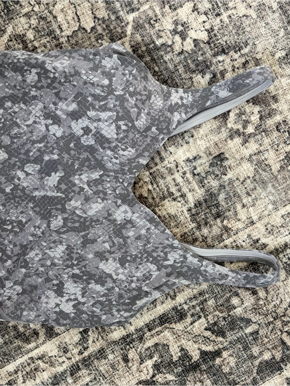 Align tank top in grey snake print